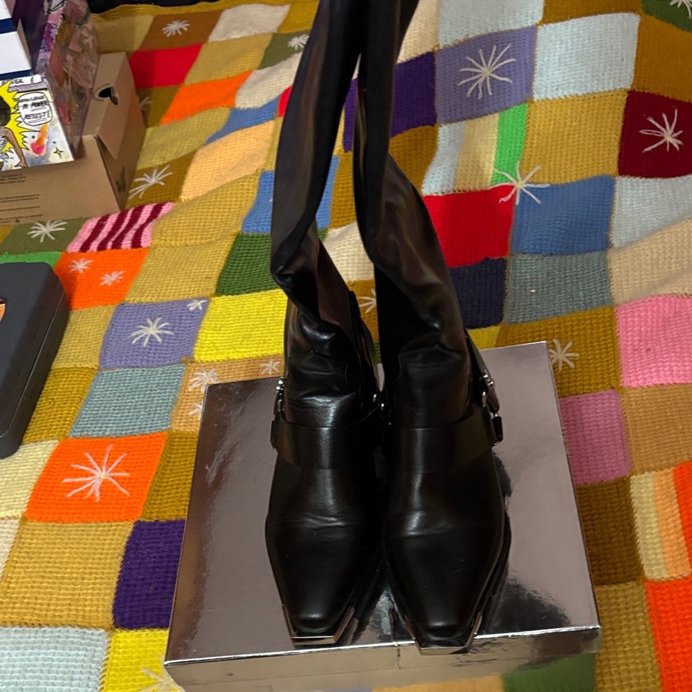 Sleek Black Heeled Boots for Women